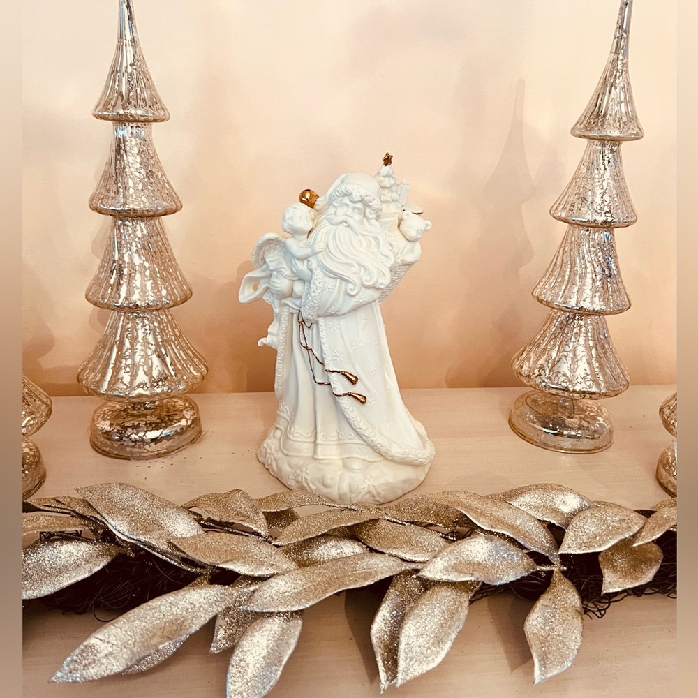 Vintage Porcelain Santa Claus Music Box plays “We wish you a Merry Christmas”